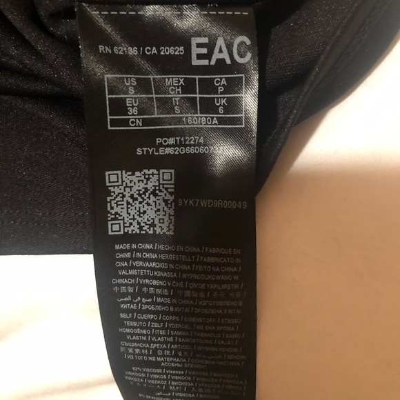 Sleeveless Marciano top 💕 - Picture 4 of 5